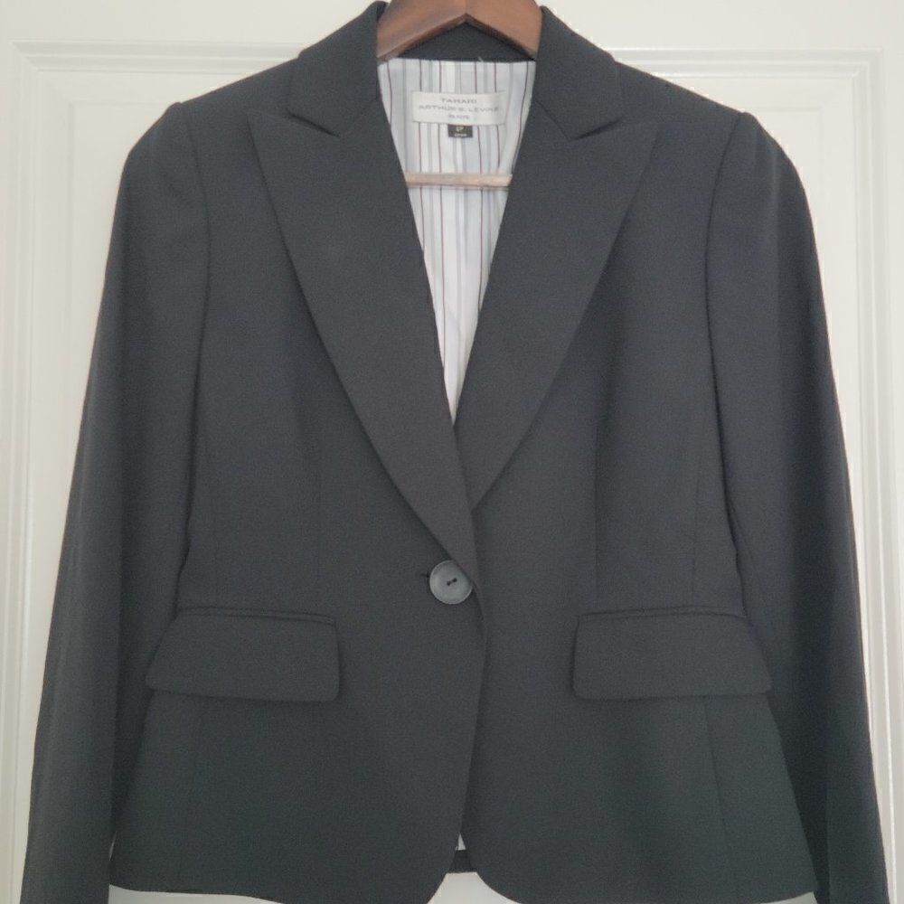 TAHARI‎ Arthur S. Levine Petite Women's Jacket. 2P